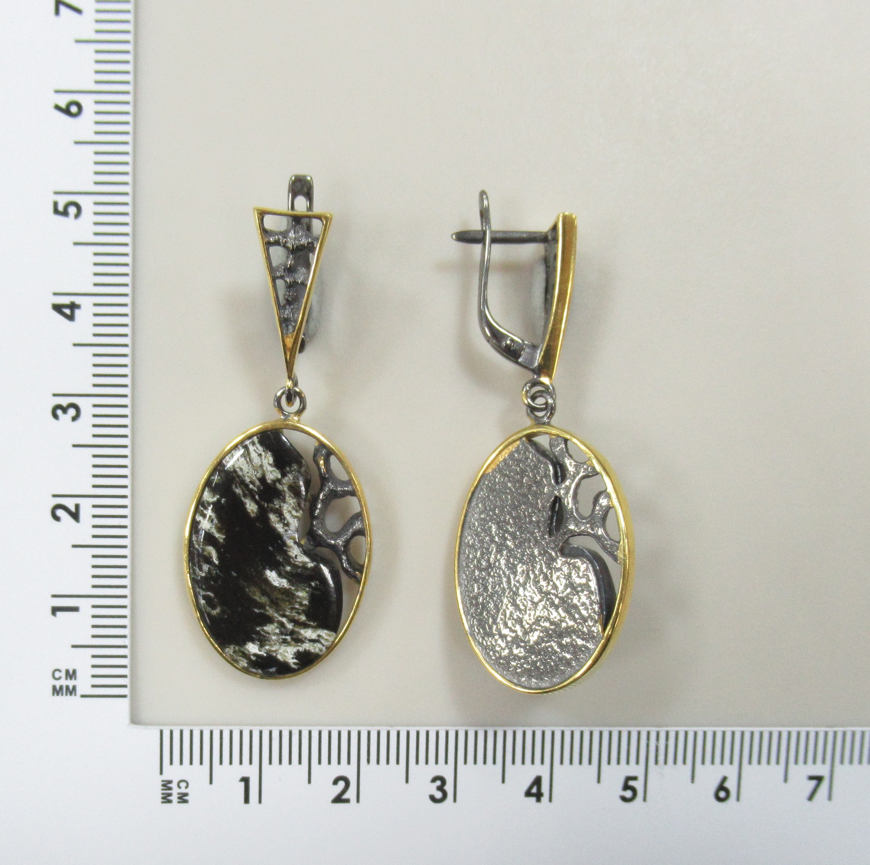 Серебряные серьги с янтарем